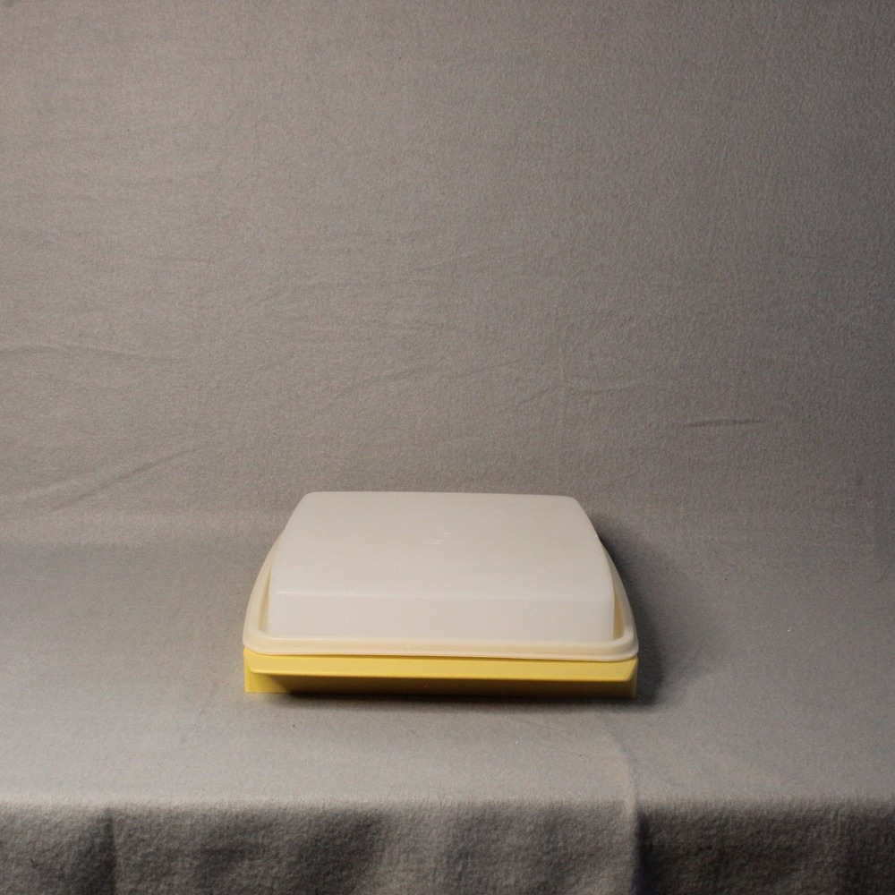 Vintage Tupperware Harvest Yellow Deviled Egg Tray with Sheer Lid 16 Slot - Picture 4 of 4